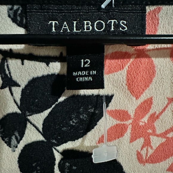 Gorgeous Talbots pink floral top ๐ - Picture 3 of 6
